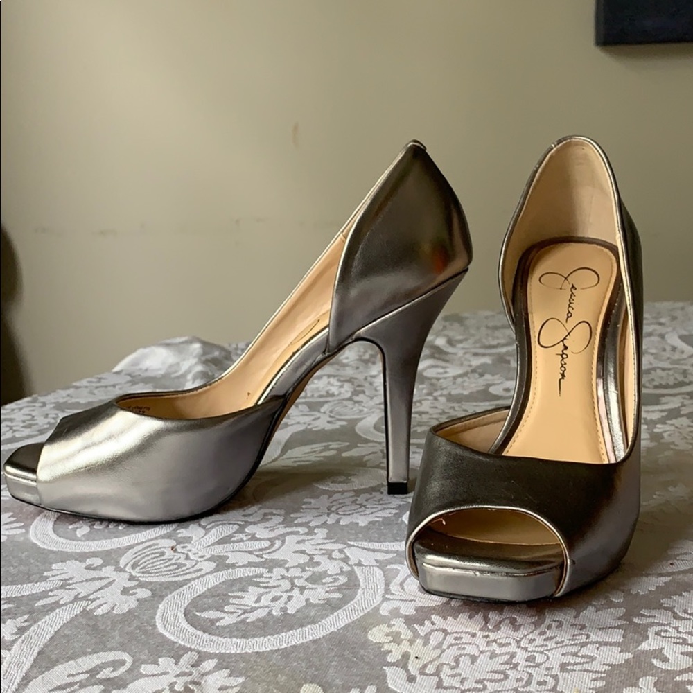 Silver pumps
